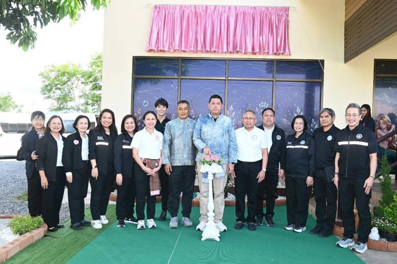 "นิกร" นำทีม พม. �