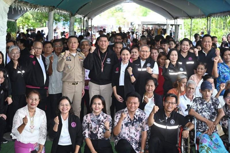 "นิกร" นำทีม พม. �