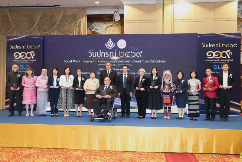 ปลัด พม. ร่วมแสดงค�