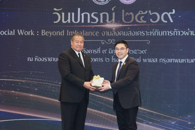 ปลัด พม. ร่วมแสดงค�