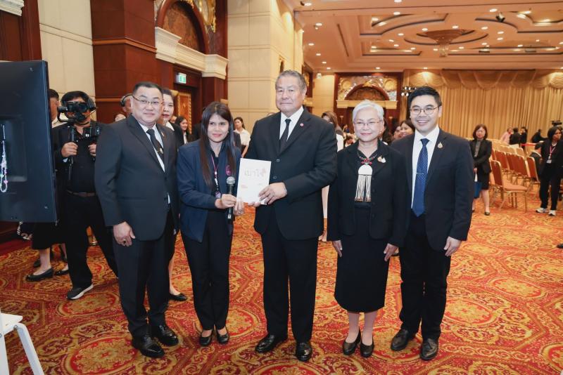 ปลัด พม. ร่วมแสดงค�