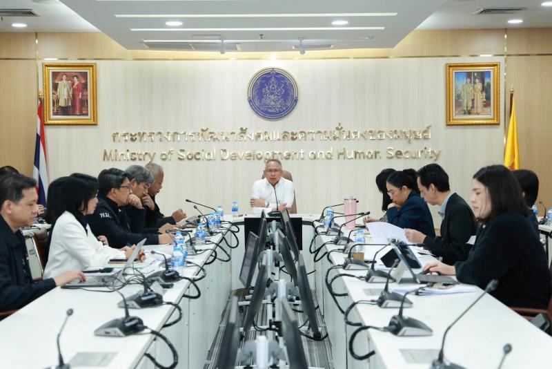 ปลัด พม. เป็นประธา�