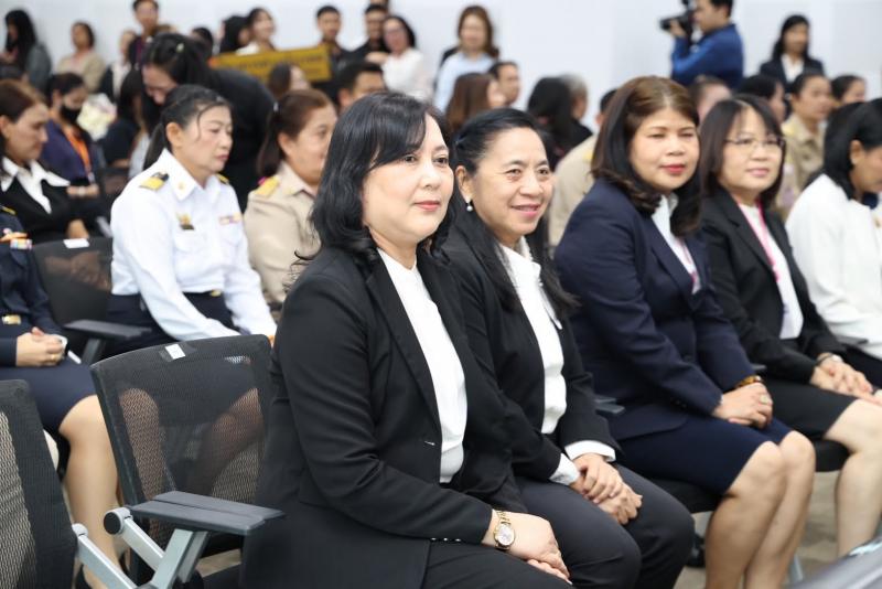 นางสาวสุนีย์ ศรีส�