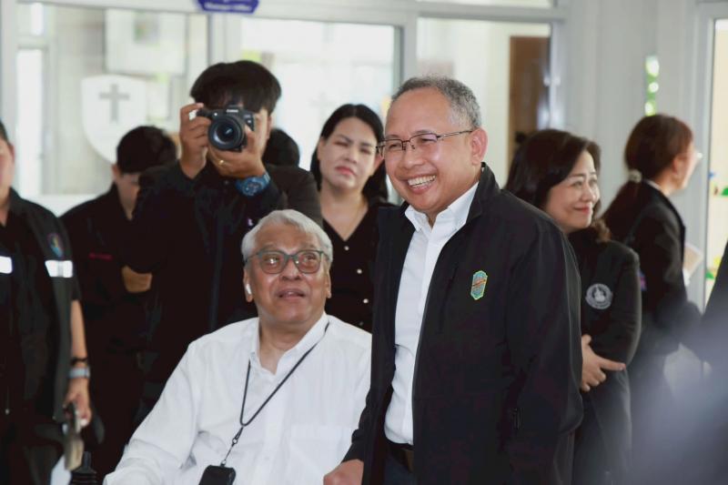 รมว.พม. ลงพื้นที่จ�