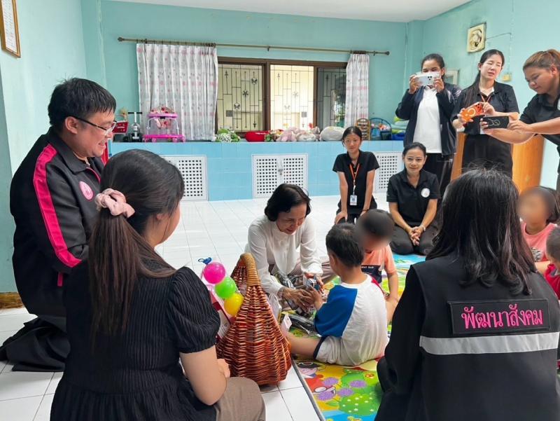 นางวาสนา ทองจันทร�
