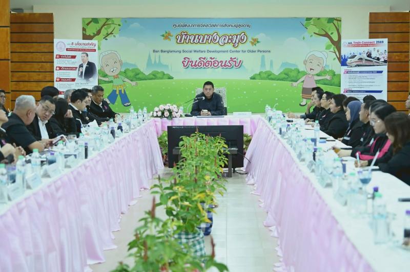 รมว.พม. ลงพื้นที่จ�