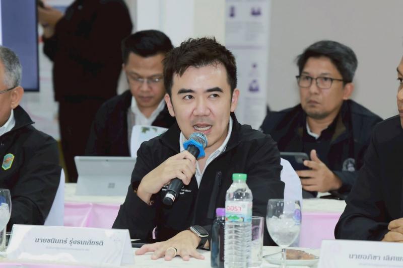 รมว.พม. ลงพื้นที่จ�