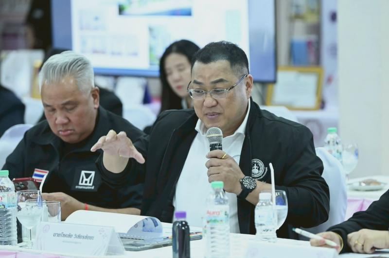 รมว.พม. ลงพื้นที่จ�