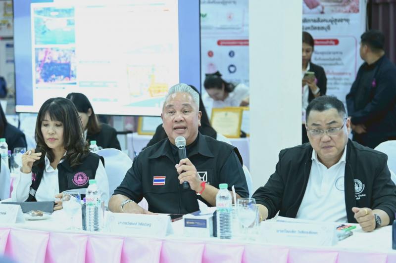 รมว.พม. ลงพื้นที่จ�