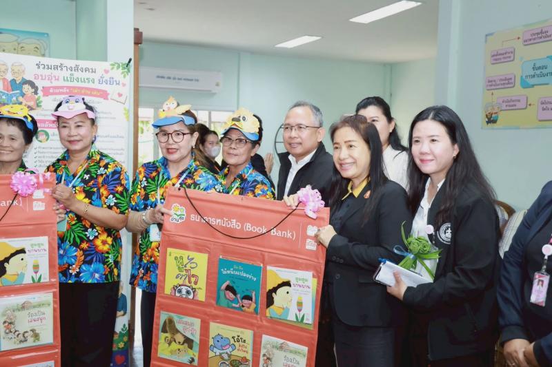 รมว.พม. ลงพื้นที่จ�