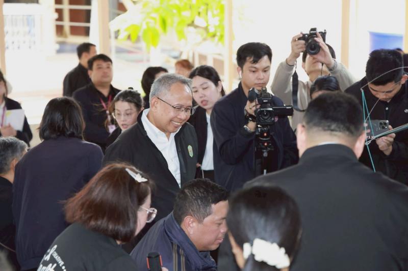 รมว.พม. ลงพื้นที่จ�