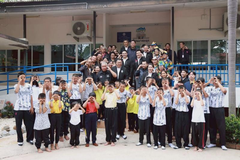 รมว.พม. ลงพื้นที่จ�