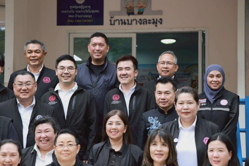 รมว.พม. ลงพื้นที่จ�