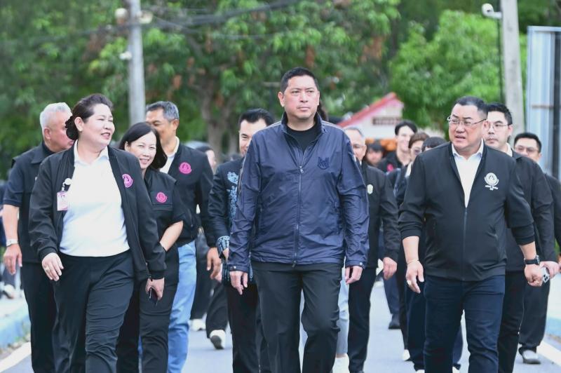รมว.พม. ลงพื้นที่จ�