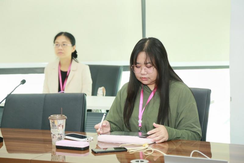 นางศิริลักษณ์ มีม�