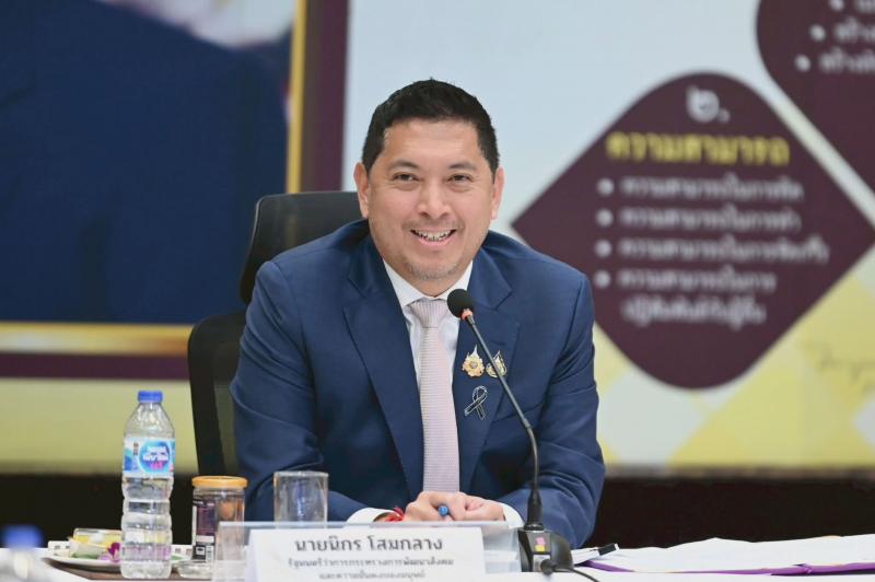 รมว.พม. ลงพื้นที่ต�