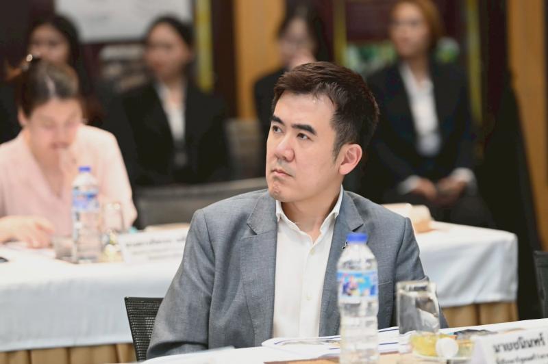 รมว.พม. ลงพื้นที่ต�