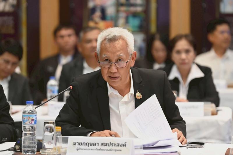 รมว.พม. ลงพื้นที่ต�