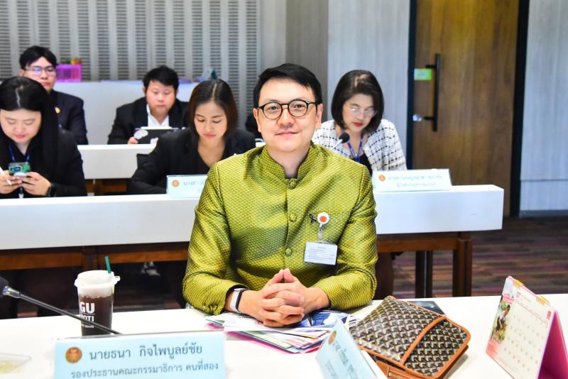 นางเตือนใจ คงสมบั�