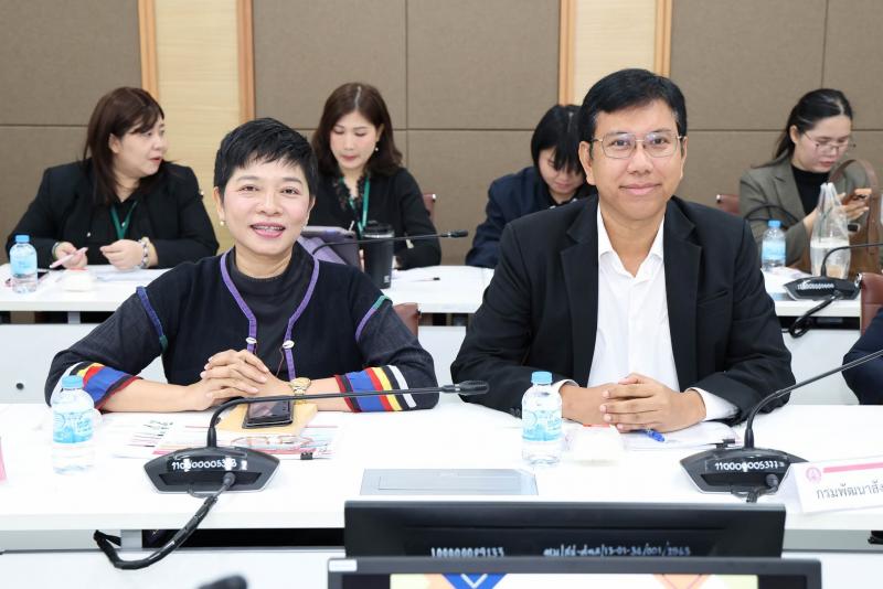 ปลัด พม. เป็นประธา�