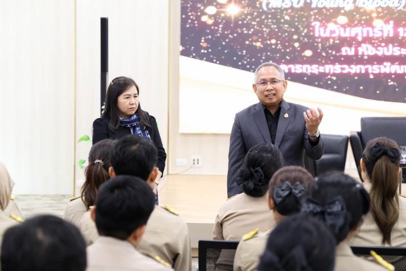 ปลัด พม. เป็นประธา�