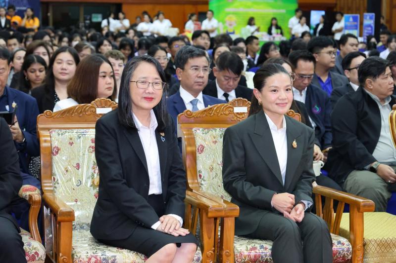 นางสาวนภาพร เมฆาผ�