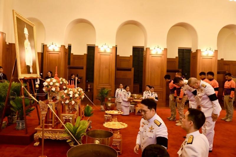 รมว.พม. ร่วมถวายน้�
