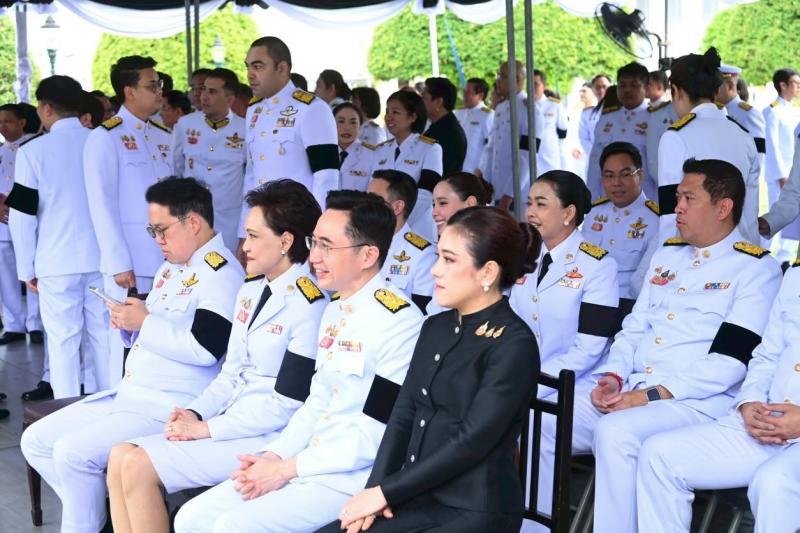 รมว.พม. ร่วมถวายน้�