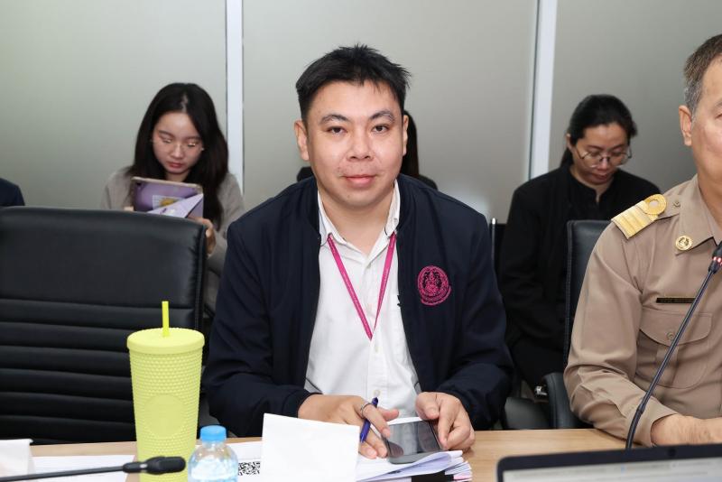 นางสาวนภาพร เมฆาผ�