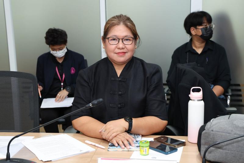 นางสาวนภาพร เมฆาผ�