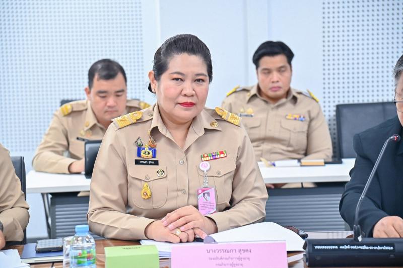 ปลัด พม. เป็นประธา�