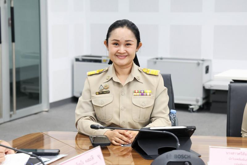นางเตือนใจ คงสมบั�