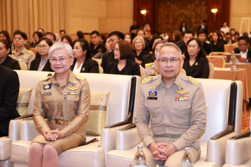 ปลัด พม. เป็นประธา�