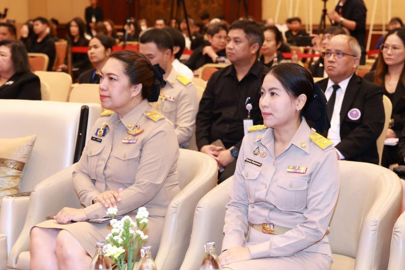 ปลัด พม. เป็นประธา�