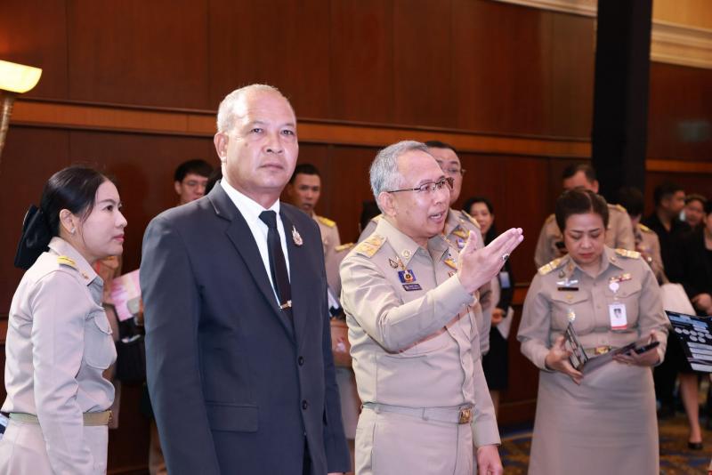 ปลัด พม. เป็นประธา�