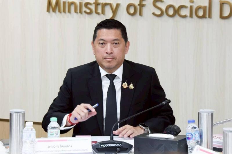 รมว.พม. ประชุมหารื�