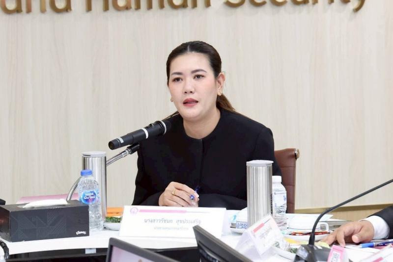 รมว.พม. ประชุมหารื�