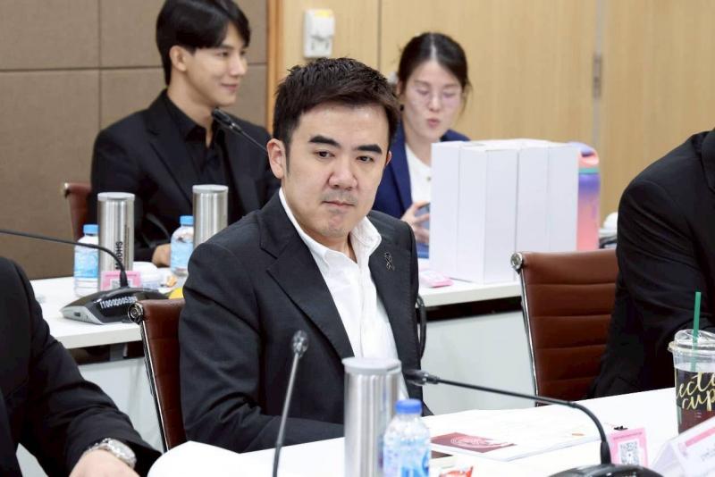 รมว.พม. ประชุมหารื�