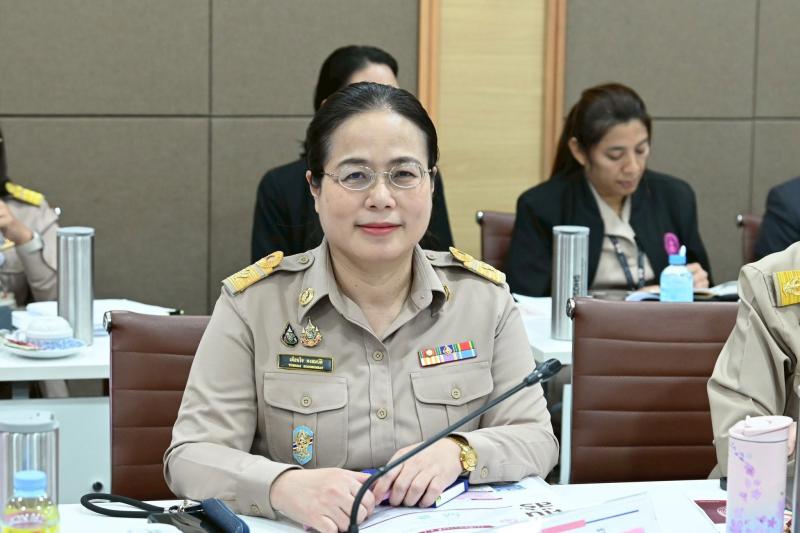 รมว.พม. ประชุมหารื�