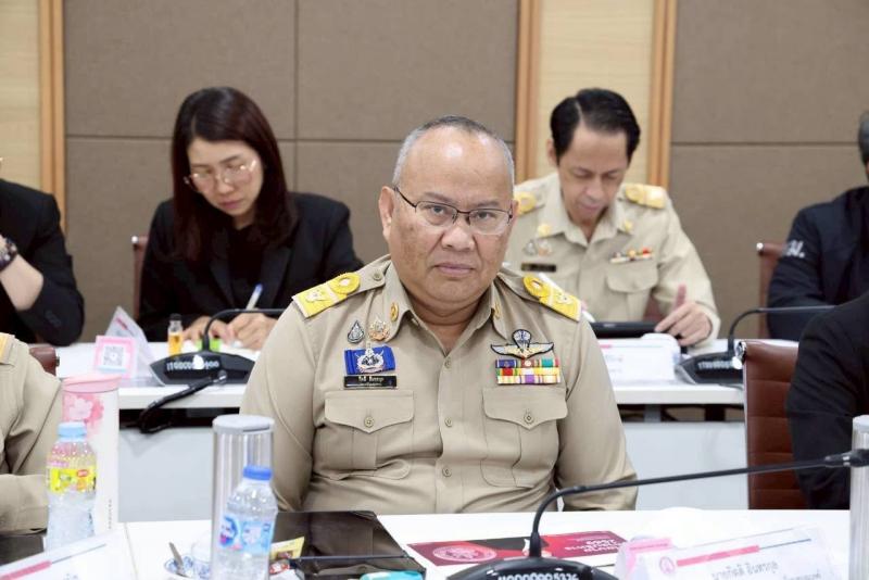 รมว.พม. ประชุมหารื�