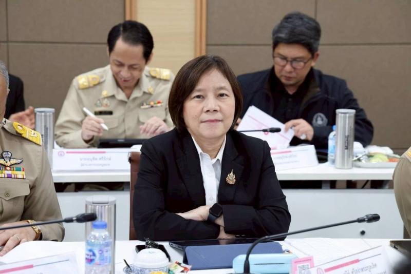 รมว.พม. ประชุมหารื�