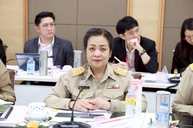 รมว.พม. ประชุมหารื�