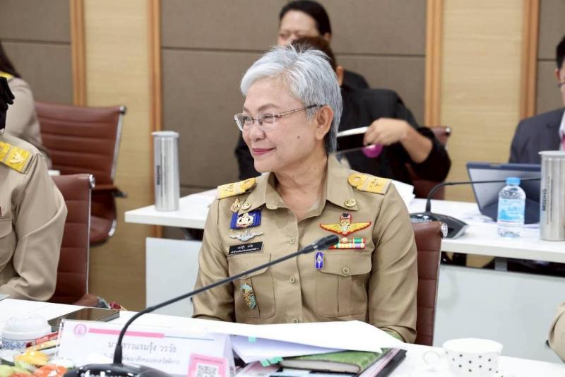 รมว.พม. ประชุมหารื�