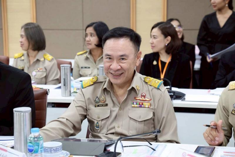 รมว.พม. ประชุมหารื�