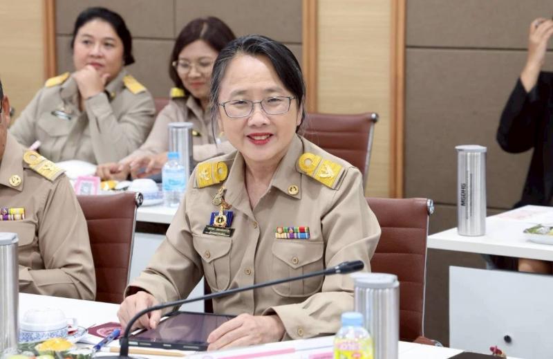 รมว.พม. ประชุมหารื�