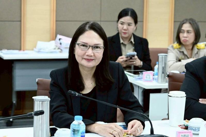 รมว.พม. ประชุมหารื�
