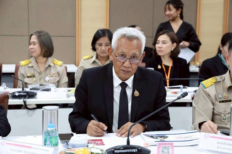 รมว.พม. ประชุมหารื�