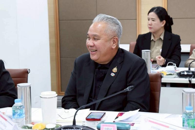 รมว.พม. ประชุมหารื�