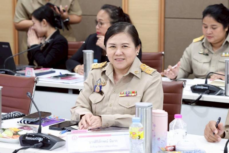 รมว.พม. ประชุมหารื�