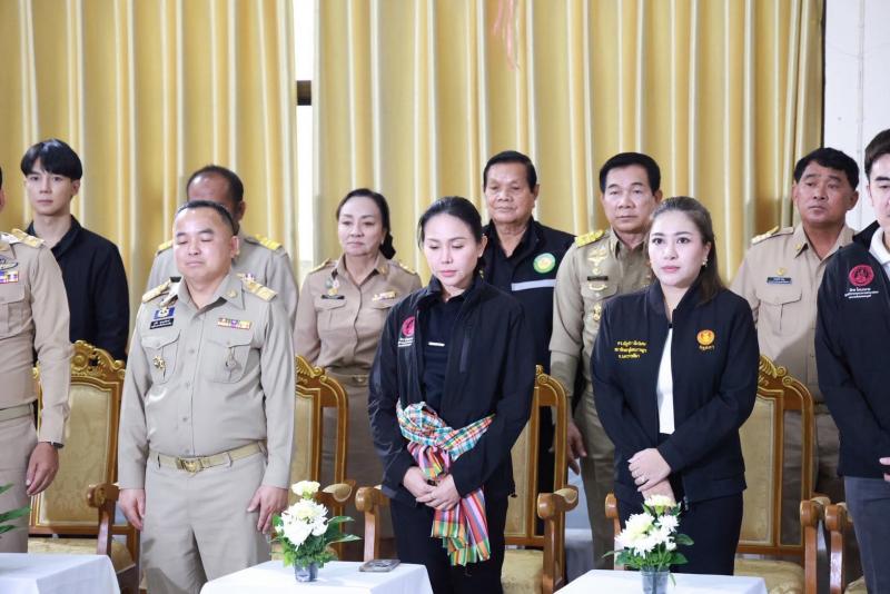 นางสาวชนก จันทาทอ�